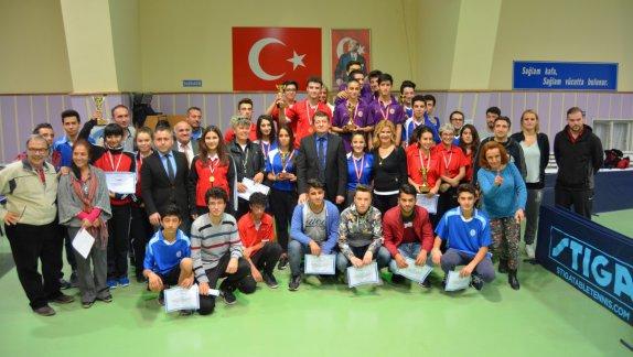 2017-2018 Eğitim Öğretim Yılı Konak İlçe Milli Eğitim Müdürlüğü Liseler Arası Masa Tenisi Turnuvası 13-14 Kasım günlerinde Atatürk Stadyumunda düzenlenmiştir.