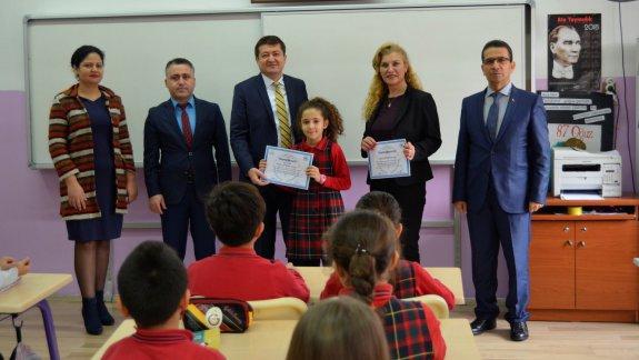 Konak Mehmet Akif Ersoy İlkokulu Konak Kitap Okuyan Nesillerle Anlam Kazanır Projesi kapsamında birinci ve ikinci olarak başarılarına yenilerini ekledi. 