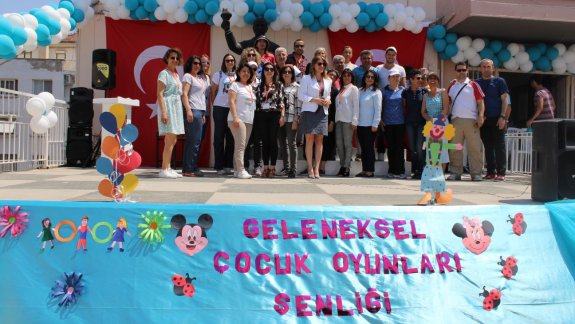 Geleneksel Çocuk Oyunları Şenliği Etkinlikleri Konak Seyfi Gülmezoğlu İlkokulu ve Necatibey İlkokulunda gerçekleştirildi.