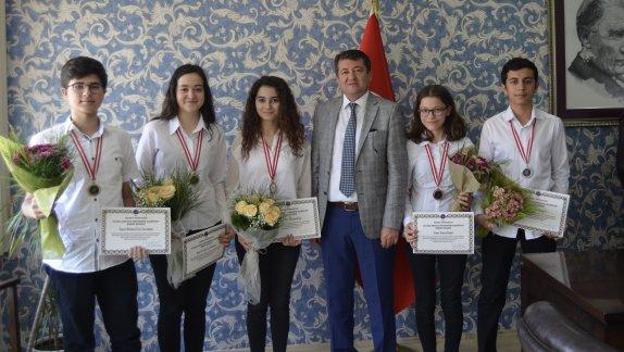 23.Ulusal Antalya Matematik Olimpiyatlarında Atatürk Lisesi öğrencileri büyük bir başarıya imza attı.