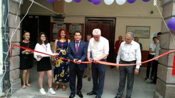 Tübitak 4006 Bilim Fuarı Konak Mithatpaşa Mesleki ve Teknik Anadolu Lisesinde açıldı.