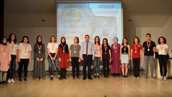 KONAK Projesi Kitap Okuma Saati Sınavı Anadolu Lisesi Düzeyinde Dereceye Giren Öğrencilerimiz Ödüllerini Aldı.