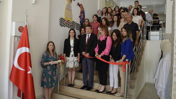 İzmir Olgunlaşma Enstitüsü Sene Sonu Sergisi Açıldı.