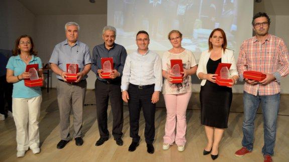 Konak Projesi Kitap Okuma Saati Sınavı kapsamında Dereceye Giren Anadolu Liseleri Ödüllerini Aldı.