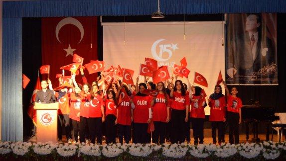 Şehit Ömer Halisdemir Kız Anadolu İmam Hatip Lisesi ve Ortaokulu´nda, "15 Temmuz Demokrasi Zaferi ve Şehitleri Anma Günü" programı düzenlendi. 