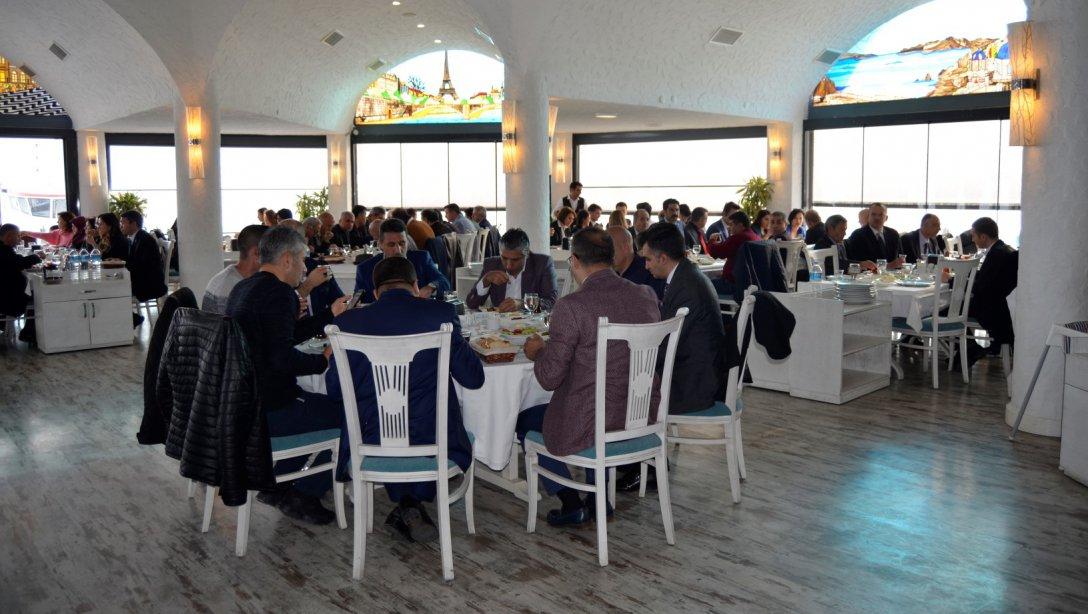 24 Kasım Öğretmenler Günü Etkinlikleri Kapsamında İl Milli Eğitim Müdürlüğünce bir kahvaltı etkinliği düzenlendi. 