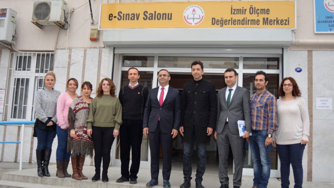 İzmir İl Milli Eğitim Müdürü Ömer Yahşi İzmir E-Sınav ve Ölçme Değerlendirme Merkezi nde İncelemelerde Bulundu.