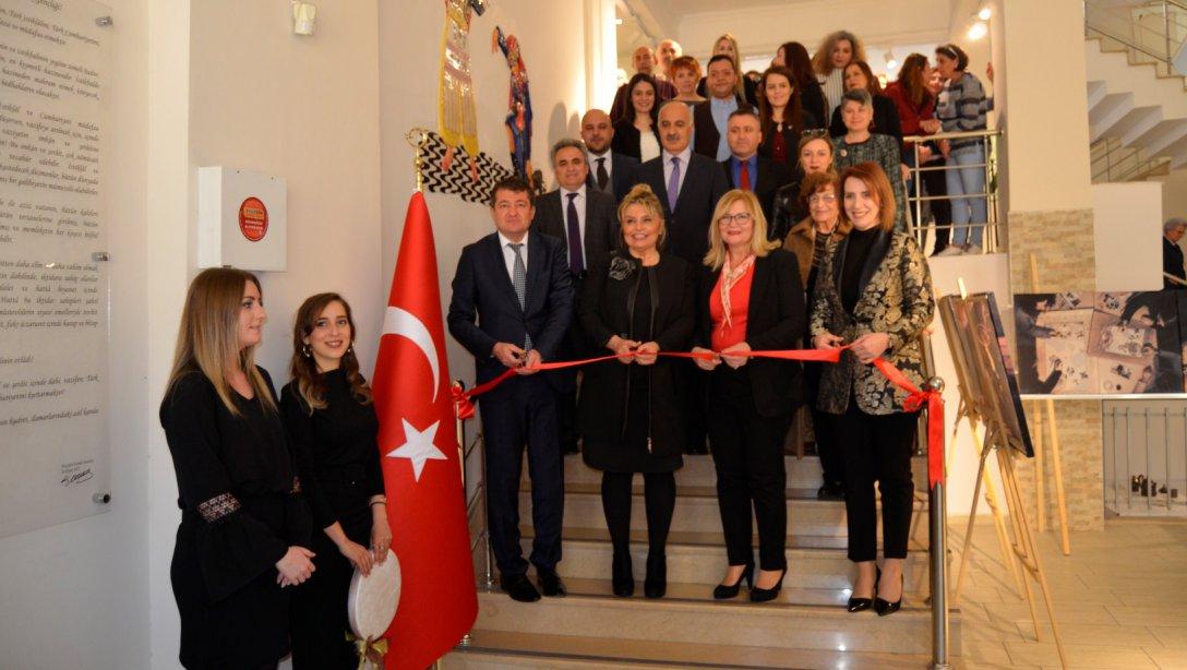 İzmir Olgunlaşma Enstitüsü tarafından 8 Mart Dünya Kadınlar Günü Programı Düzenlendi.