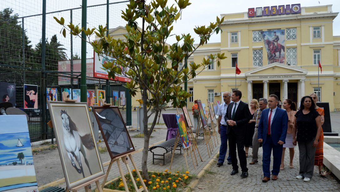 İzmir Atatürk Lisesi Resim Sergisi