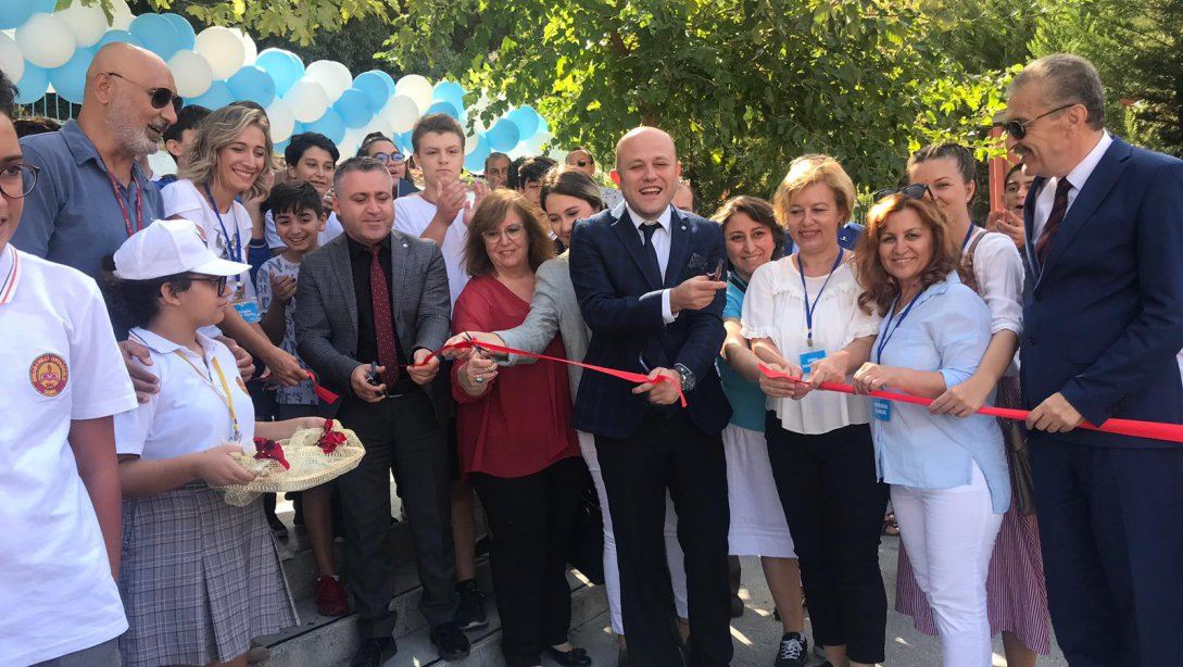 Konak Misak-ı Milli Ortaokulu'nda Tübitak 4006 Bilim Fuarı Açıldı.