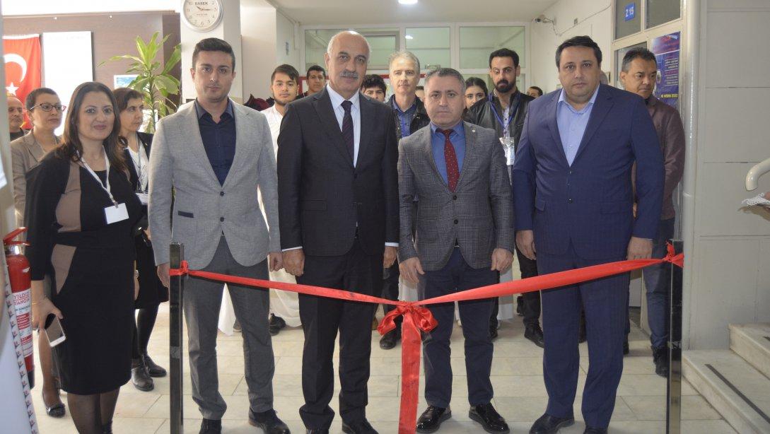 Konak Mersinli Mesleki ve Teknik Anadolu Lisesi' nde TÜBİTAK 4006 Bilim Fuarı Açıldı.