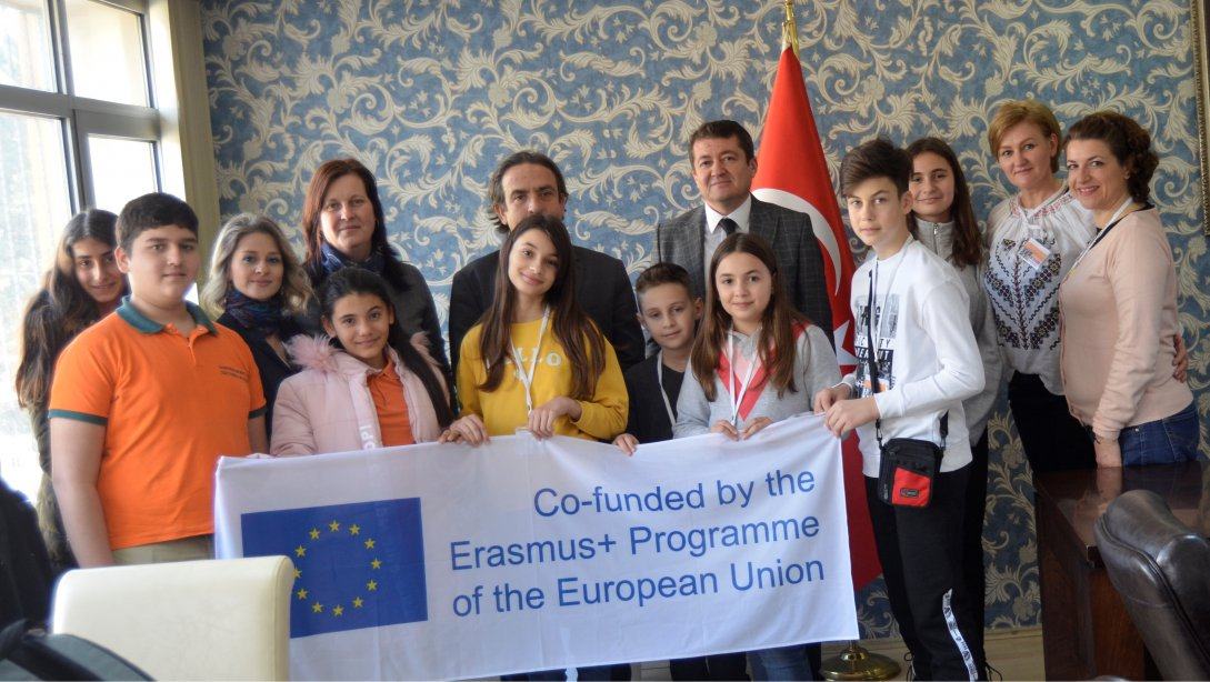 Konak Kahramanlar Mustafa Öğütveren Ortaokulu Erasmus+ KA 229 Projesini Başarıyla Gerçekleştiriyor.