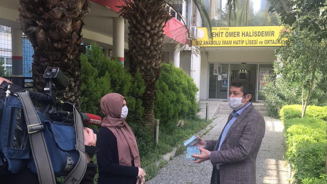 Şehit Ömer Halisdemir Kız Anadolu İmam Hatip Lisesi ve Ortaokulu öğrencileri 