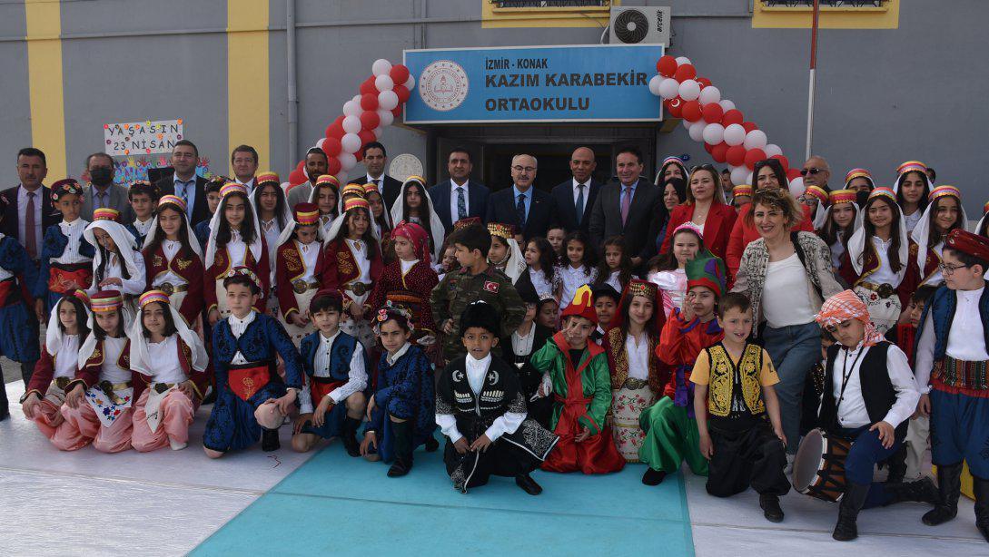 İzmir İl Milli Eğitim Müdürlüğü ve İzmir İl Emniyet Müdürlüğü İş Birliği İle '23 Nisan Ulusal Egemenlik ve Çocuk Bayramı' Kutlama Programı Gerçekleştirildi